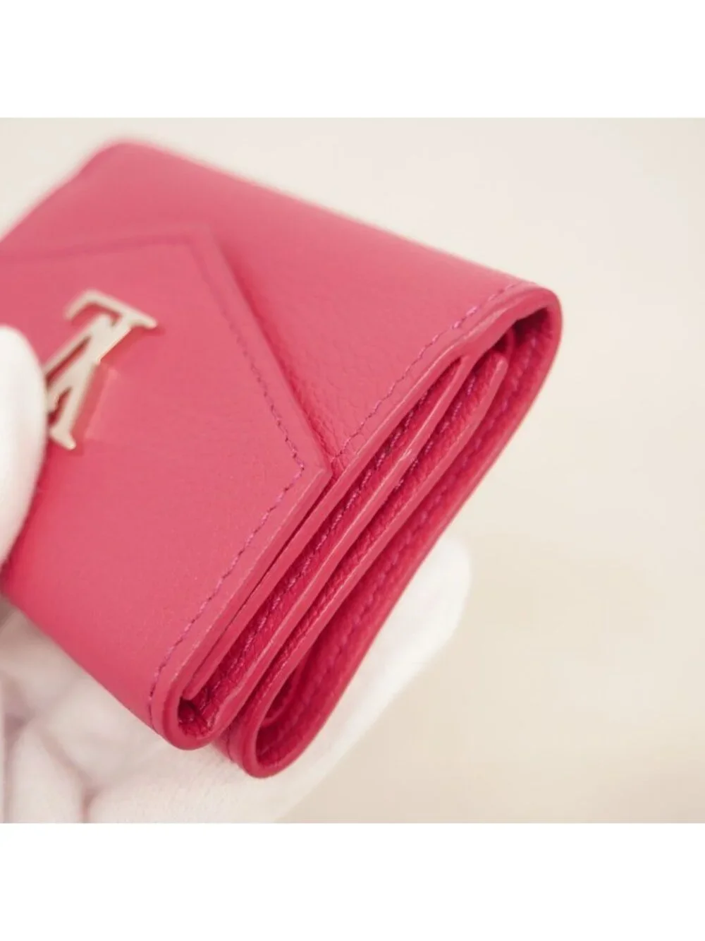 Louis Vuitton Trifold Wallet Taurillon Portefeuille Lock Mini Rose Miami